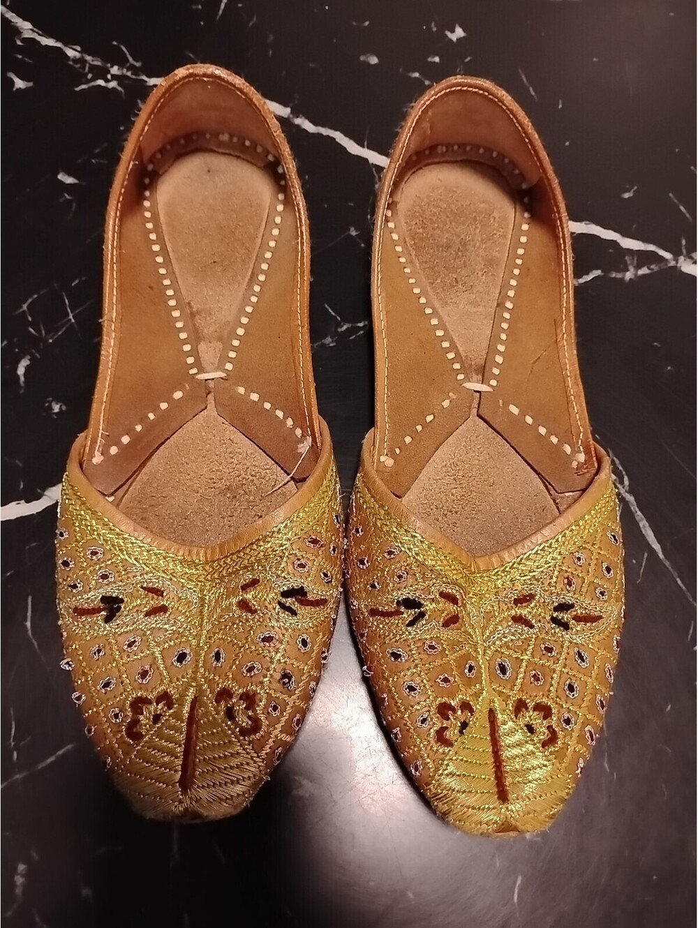 INDIA HAND STITCHED SHOES WOMENS SIZE 6.5 / Pre-owned